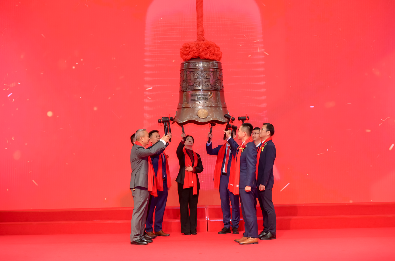 热烈祝贺人生就是博手机版在深交所正式挂牌上市！